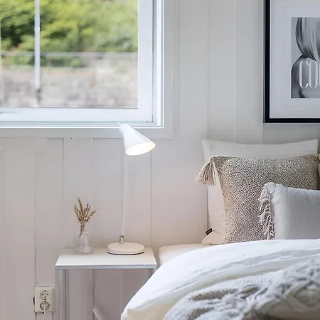 Roomsly - Balcony Near Charming Cobblestone Streets Lejlighed *